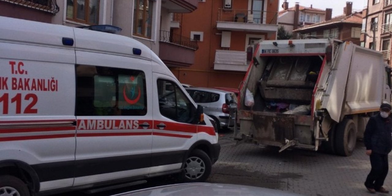 Çöp Kamyonu Yayaya Çarptı: 1 Yaralı