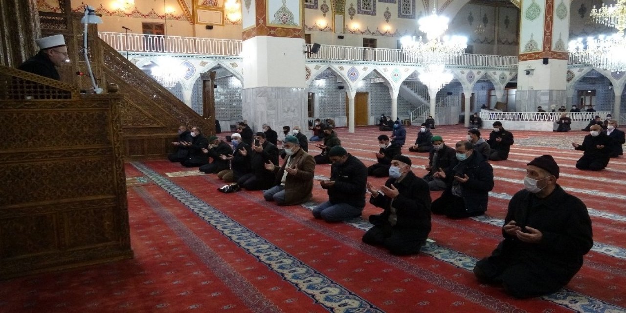 Van’da Miraç Kandili İdrak Edildi