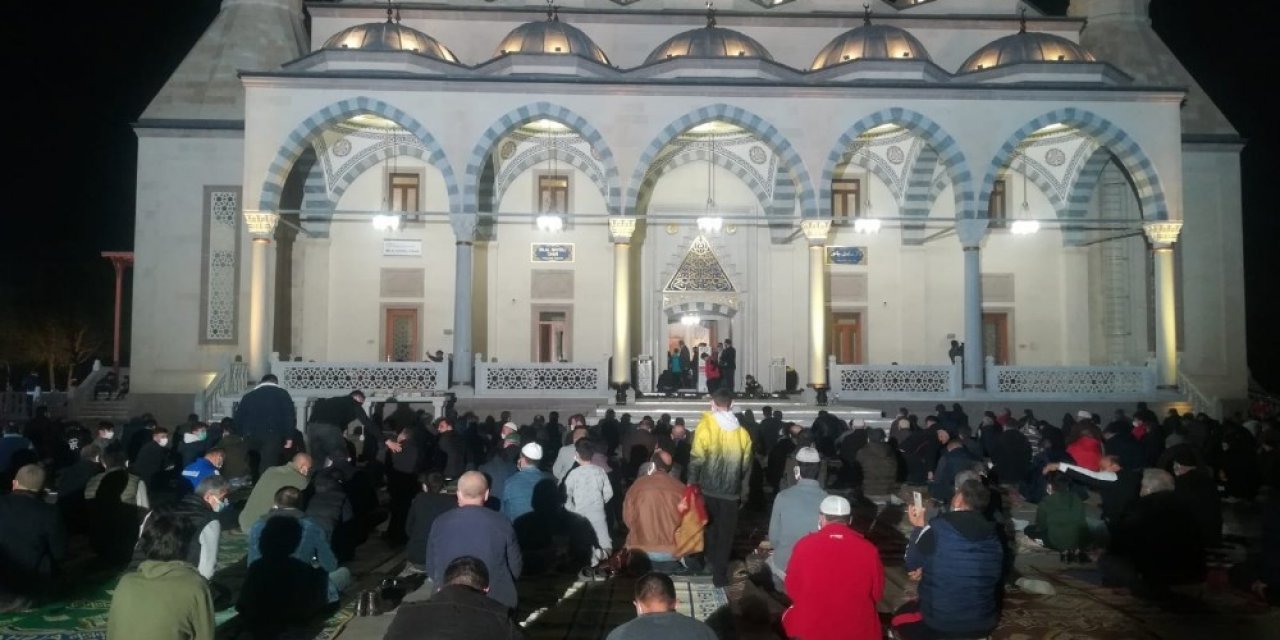 İ̇zmir’de Miraç Kandili İdrak Edildi