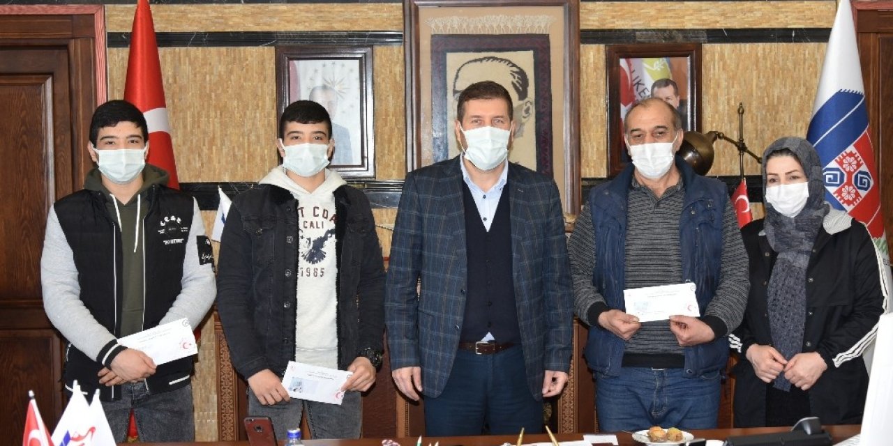 İ̇ranlı Halı Tamircisi Türk Vatandaşlığına Geçti