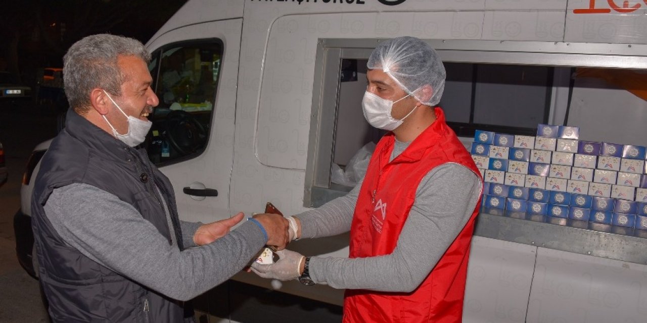 Büyükşehir Belediyesi 30 Bin Kandil Simidi Dağıttı