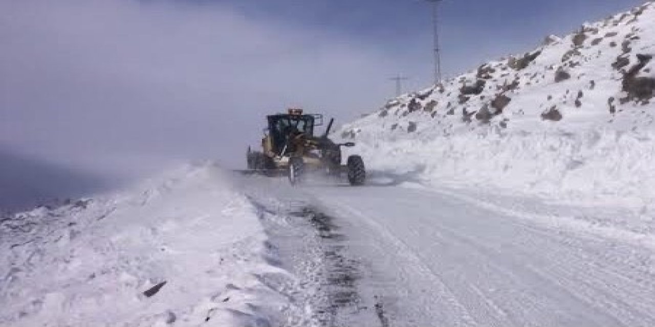 Iğdır’da Kar Yağışı 4 Köy Yolunu Ulaşıma Kapattı