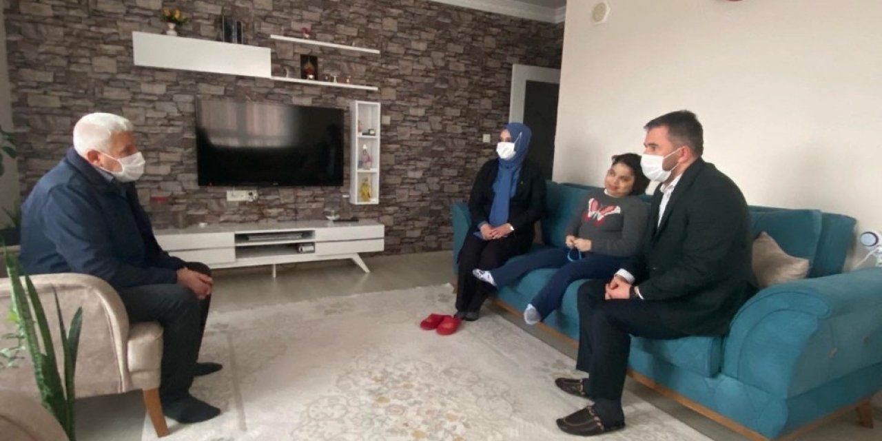 Pursaklar Belediye Başkanı Ertuğrul Çetin’den Hastalara Moral Ziyareti