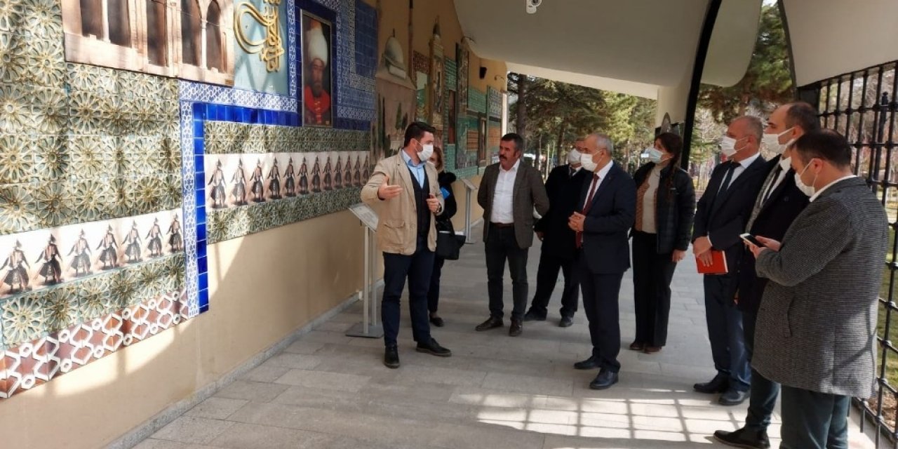 Başkan Aydın, Yaşayan Şehir Müzesi Ve Osmanlı Padişahları Tarih Şeridi’ni Ziyaret Etti