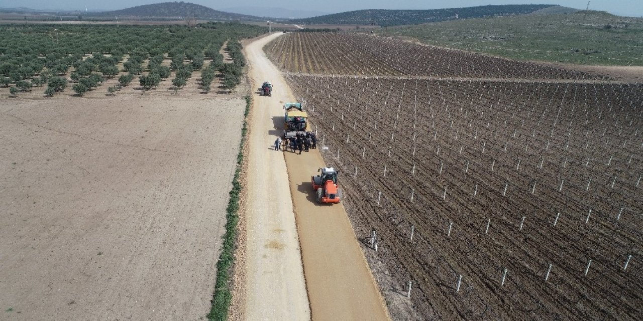 Manisa’da Bakımsız Yol Beton Gibi Sağlam Olacak