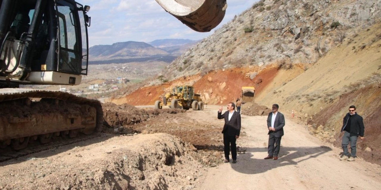 Hani’de Yol Genişletme Ve Asfaltlama Çalışması