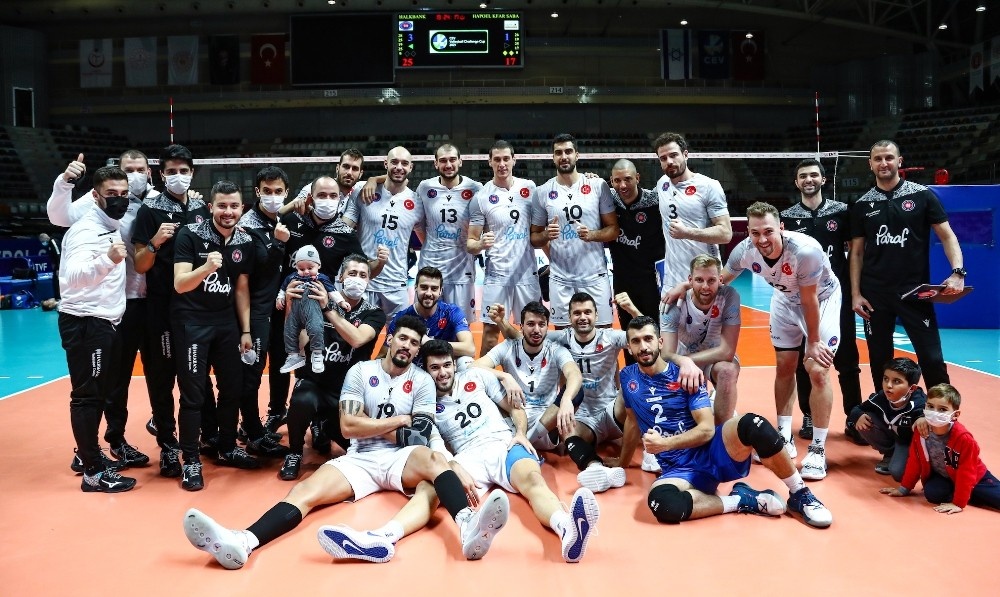Halkbank tur için sahaya çıkıyor