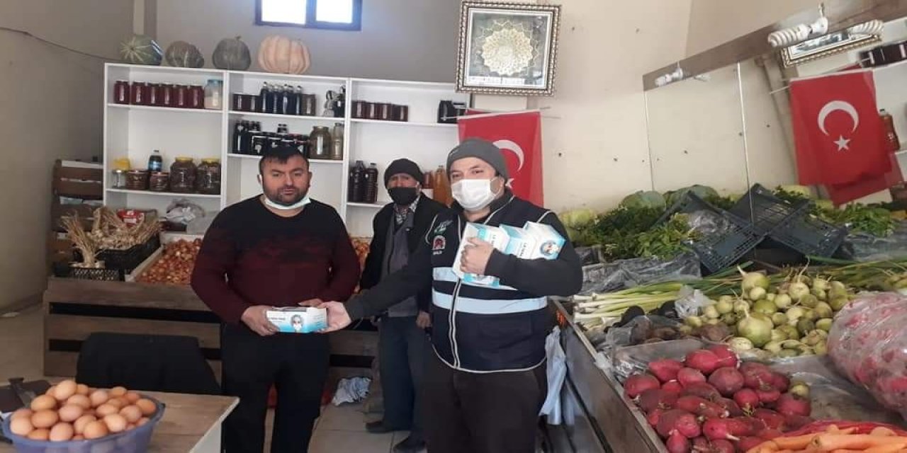 İ̇skilip’de Vatandaşlara Ücretsiz Maske Dağıtıldı