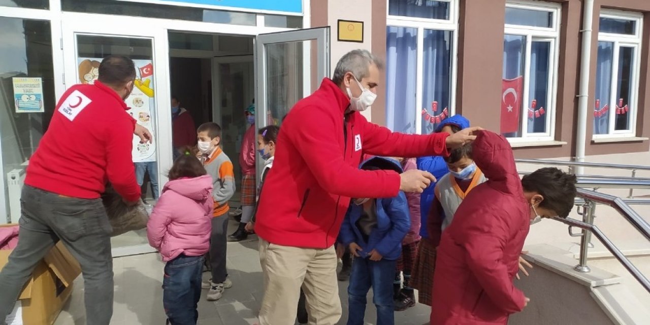 Kızılay İhtiyaç Sahiplerini Sevindirdi