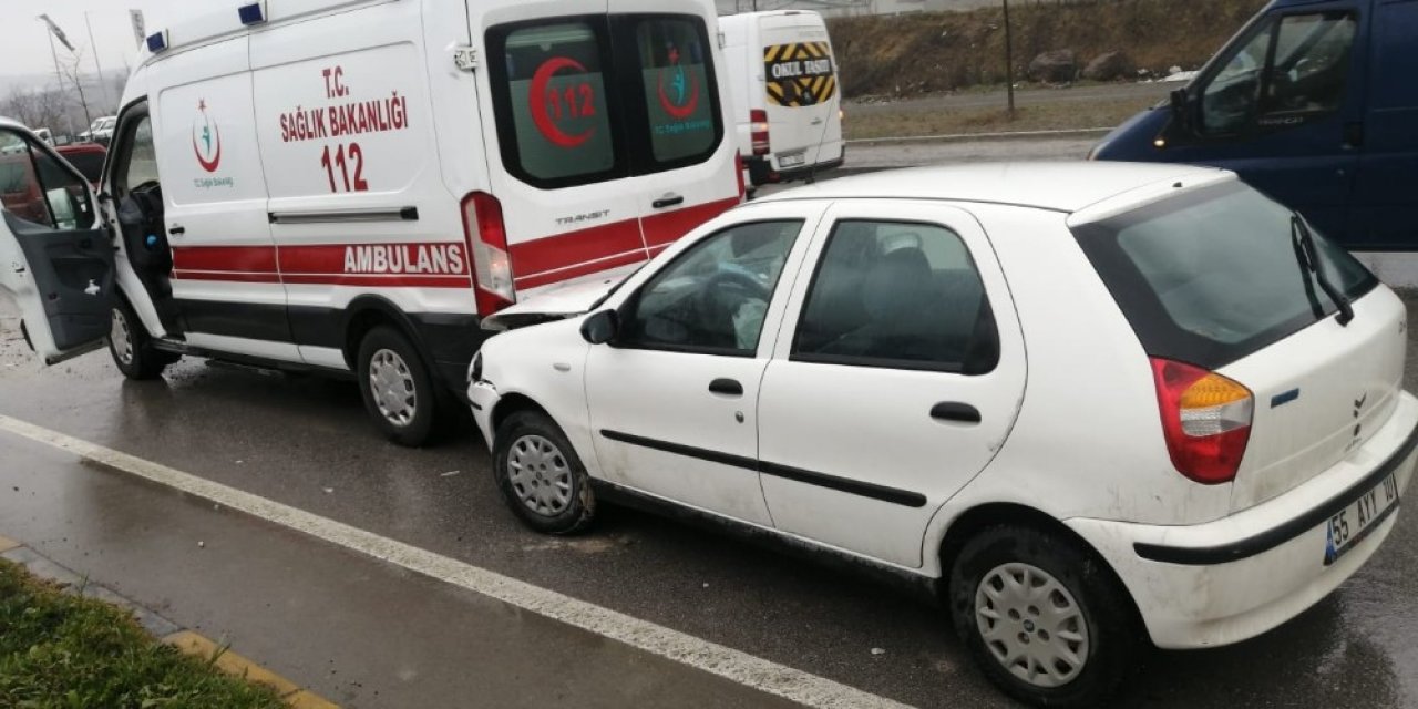 Samsun’da 1’i Ambulans 5 Aracın Karıştığı Zincirleme Kaza: 3 Kişi Yaralandı
