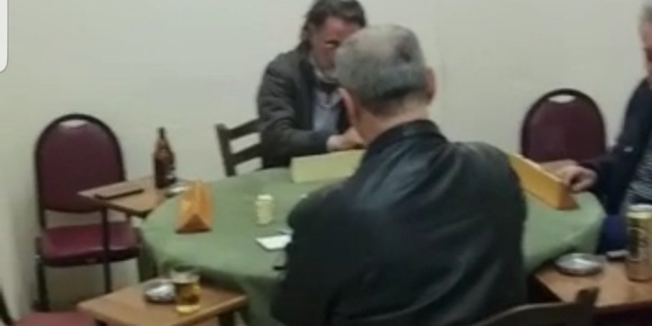 Balıkesir’de Yüksek Riske Rağmen Kafede Okey Oynarken Yakalandılar