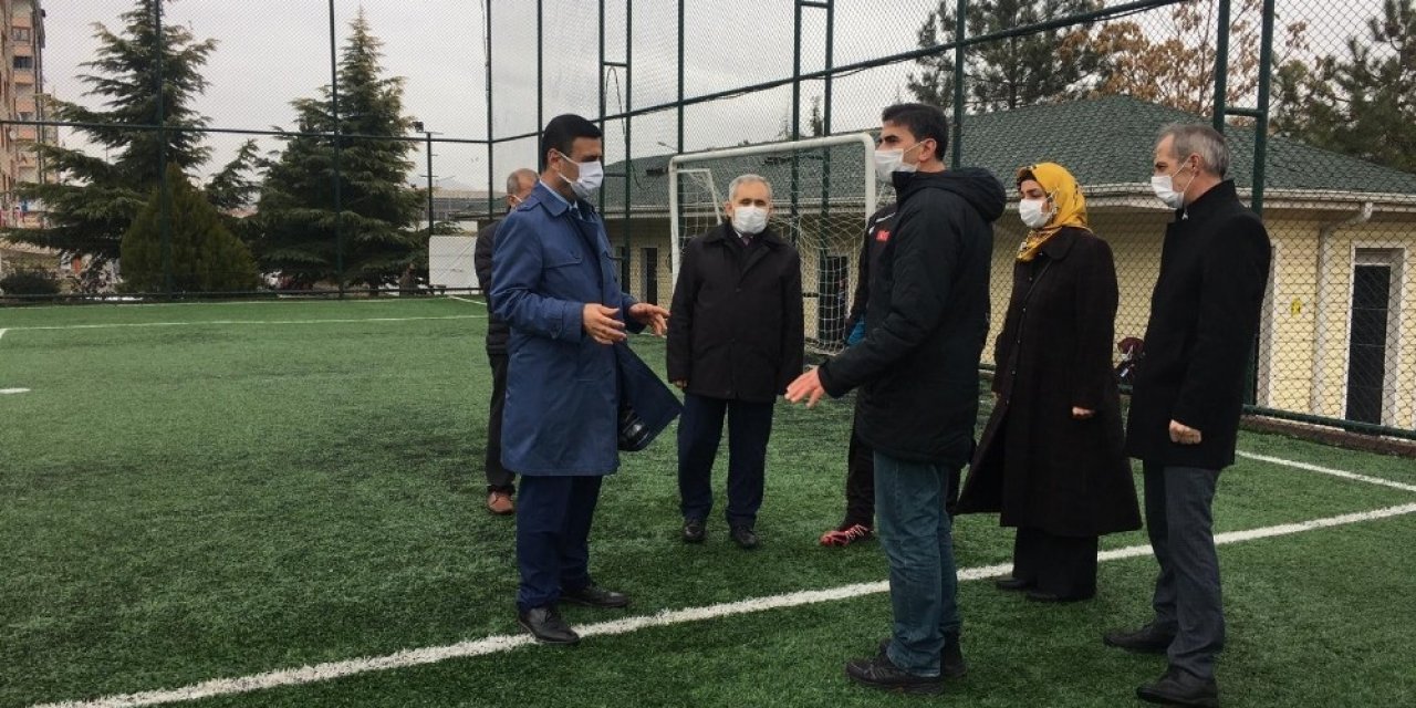 Başkent’te Yüzme Havuzu, Halı Sahalar Ve Spor Tesisleri Denetlendi