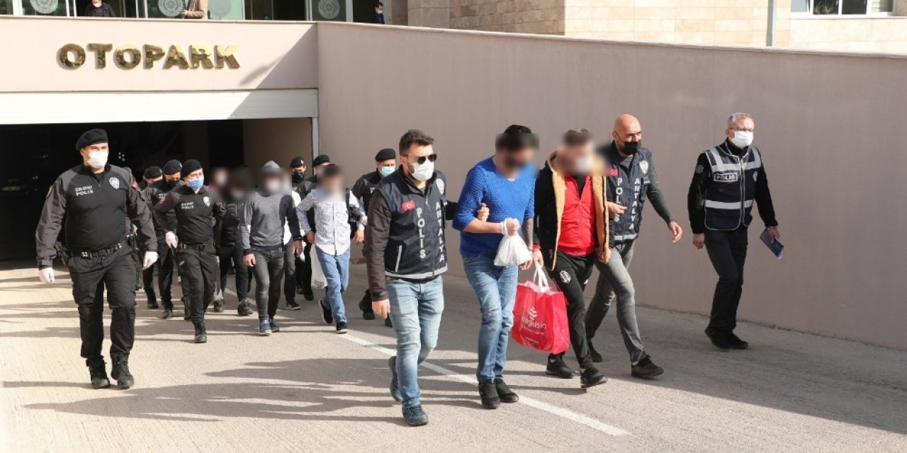 Antalya’da Aranan 46 Kişi Yakalandı