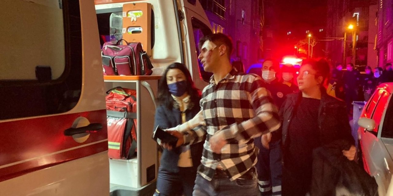 Gençlerin Bıçaklı, Sopalı Kavgasında Kan Aktı: 2 Yaralı