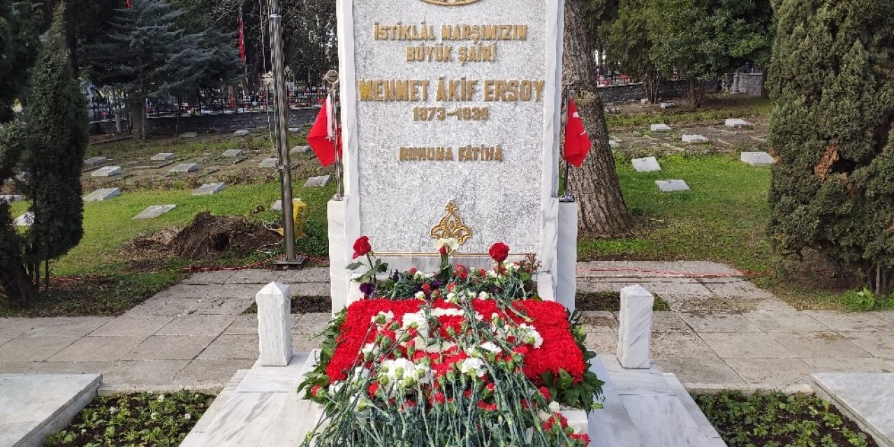 Milli Şair Mehmet Akif Ersoy Kabri Başında Anıldı