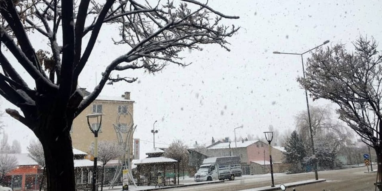 Bayburt’un Yüksek Kesimleri Yeniden Beyaza Büründü