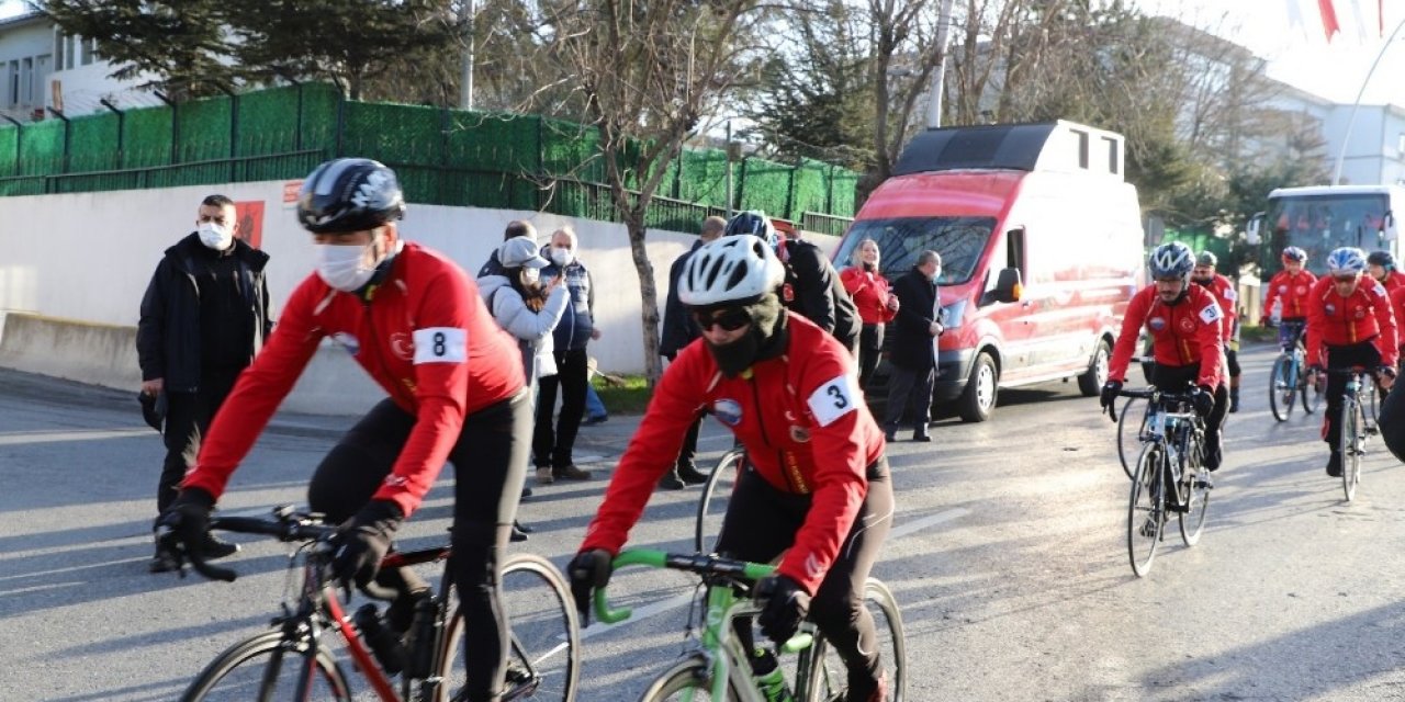 Büyükçekmeceli Bisikletçiler Çanakkale Şehitleri İçin Pedal Çeviriyor