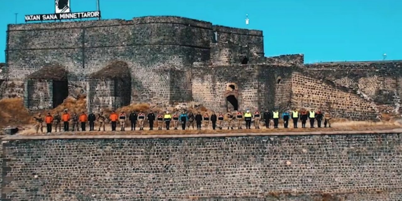 Kars’ta Polis Ve Jandarmadan İ̇stiklal Marşı Klibi