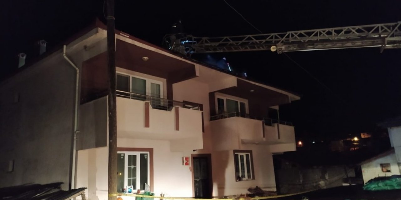 Kalorifer Bacasından Çıkan Kıvılcım Çatıyı Yaktı