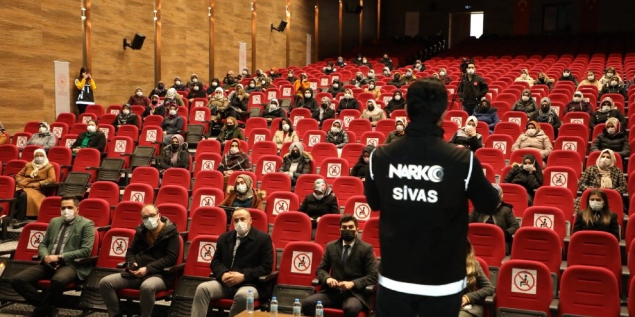 “en İ̇yi Narkotik Polisi Anne”