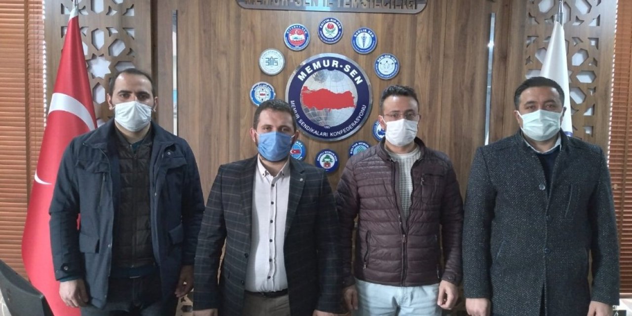 Genç Memur-sen Üyelerinden Basın Açıklaması