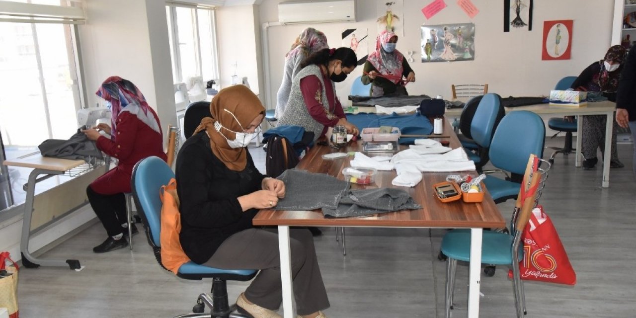 Kadınlar Kursta Çocuklar Kreşte