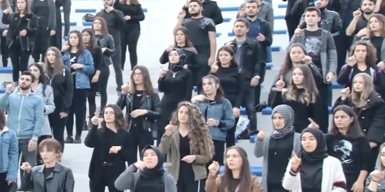 İ̇stiklal Marşını İşaret Diliyle Seslendirdiler