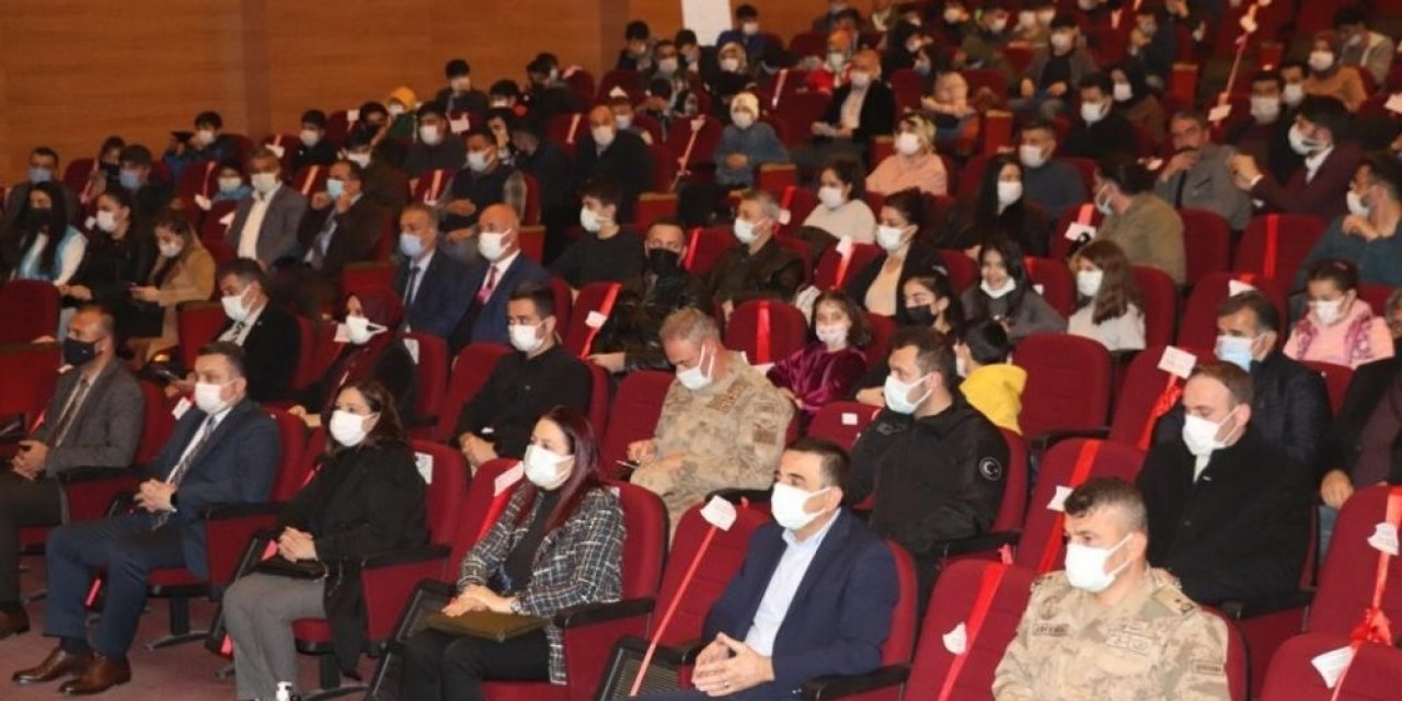 Siirt’te ‘hayırsız Evlat’ Adlı Tiyatro Oyunu Sergilendi