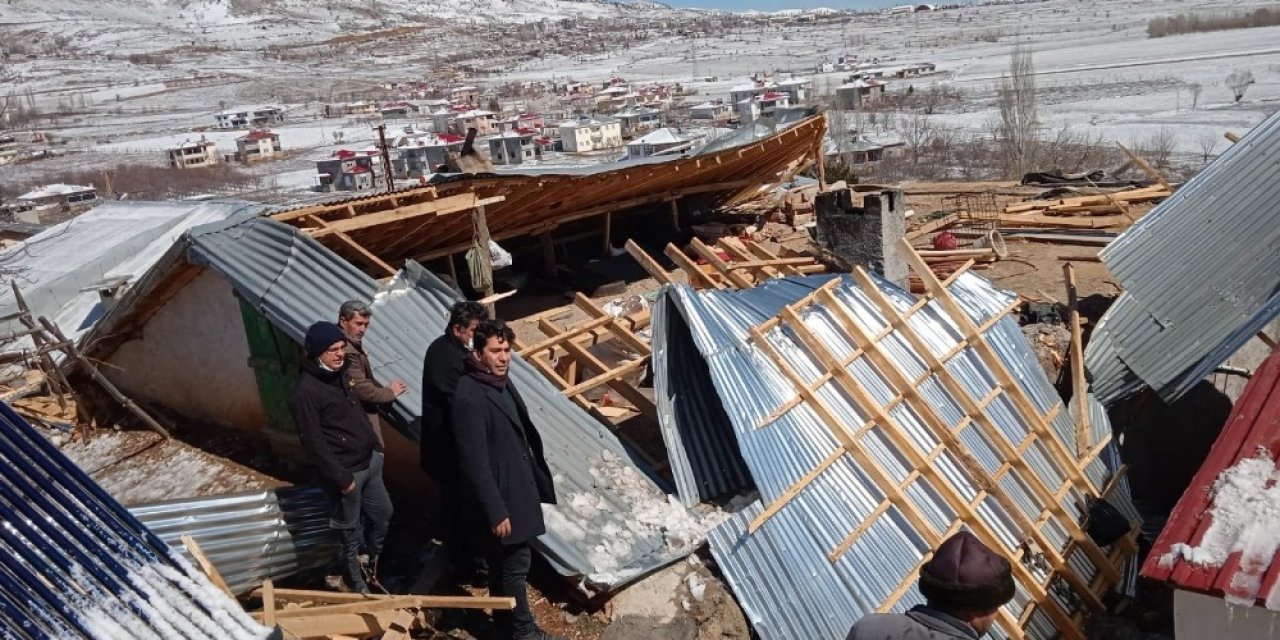 Nurhak’ta Şiddetli Rüzgar Çatıları Uçurdu