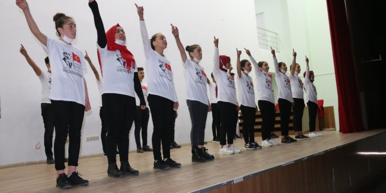 Akçakale’de İ̇stiklal Marşı Programı Düzenlendi