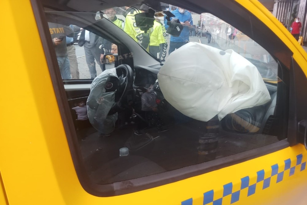 Taksim’de ilginç kaza panik oluşturdu