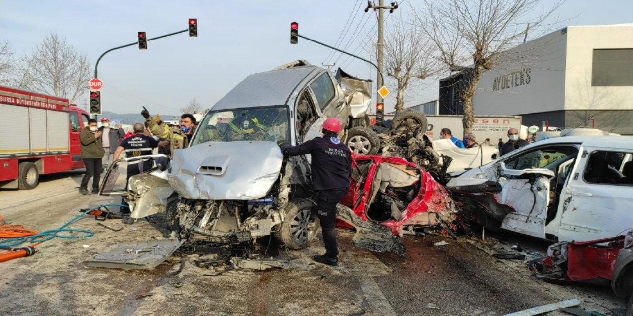 Freni Patlayan Tır Dehşet Saçtı: 6 Ölü Ve Çok Sayıda Yaralı Var
