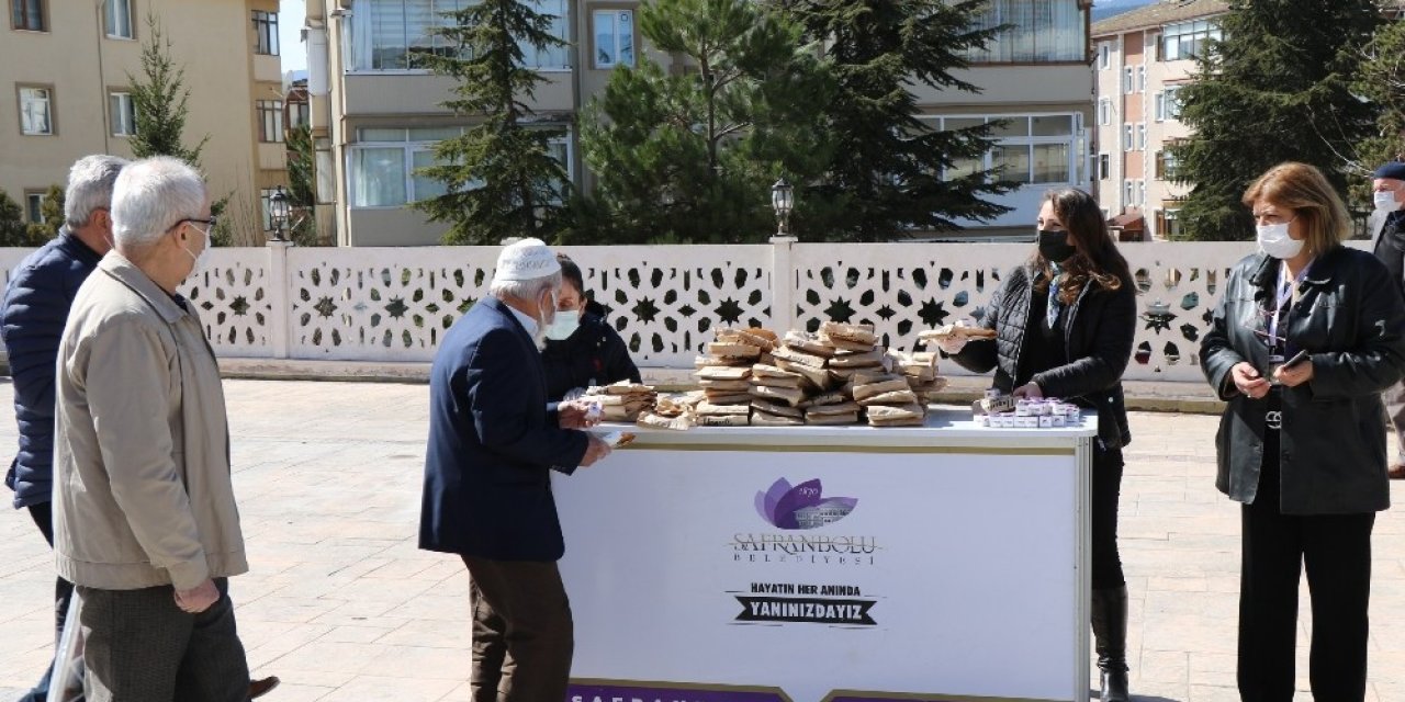 Safranbolu’da Mehmet Akif Ersoy’un Ruhu İçin Simit İkramı Yapıldı