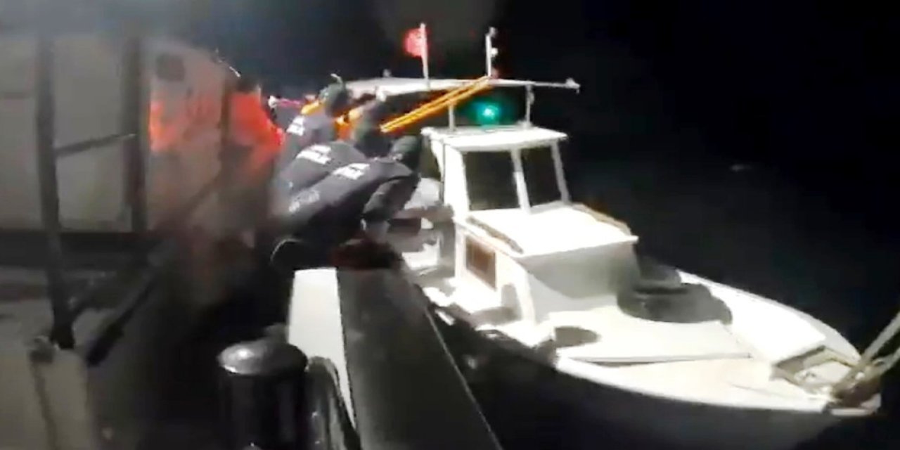 Denizde Mahsur Kalan Üç Kişi Kurtarıldı