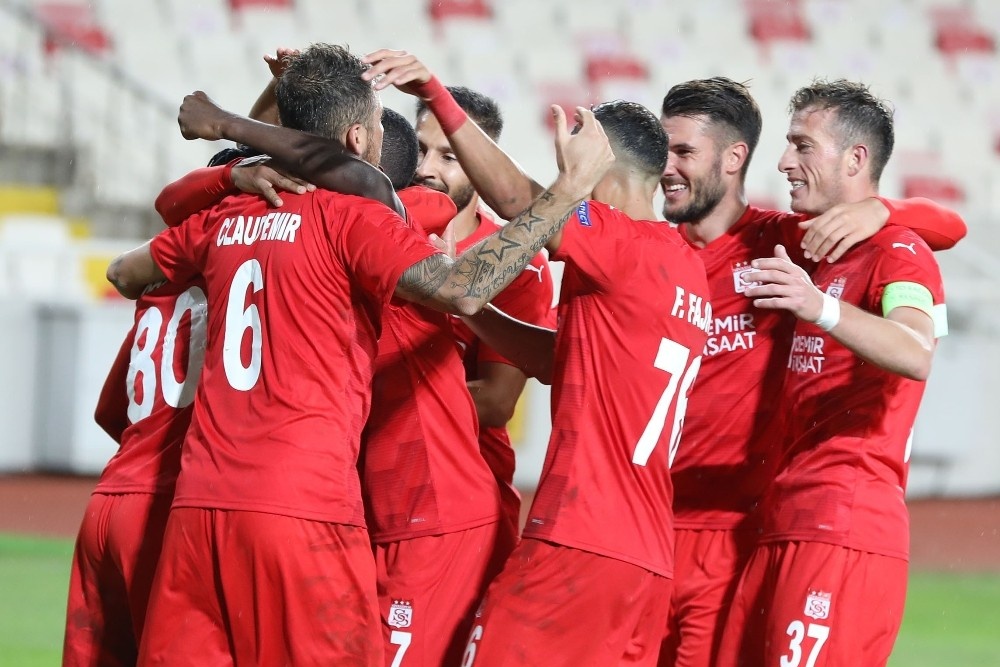 Spor Kulüpleri Sivasspor’u tebrik etti