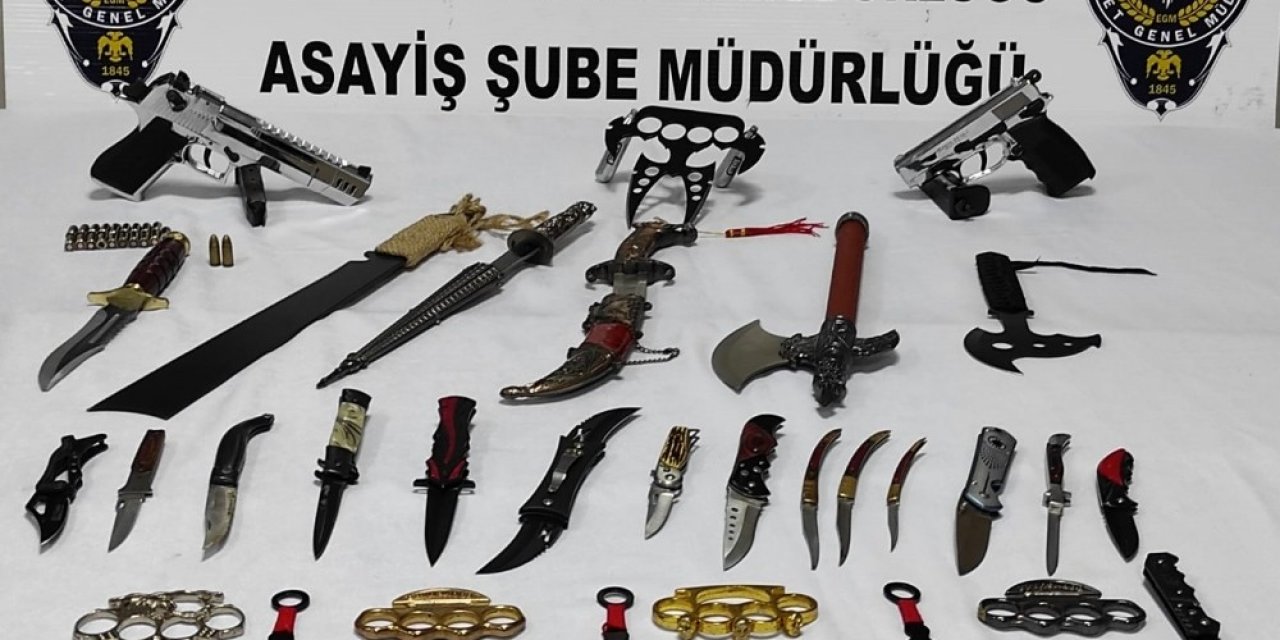 Hepsi Bir Evden Çıktı, Çeşit Çeşit Suç Aletleri Ele Geçirildi