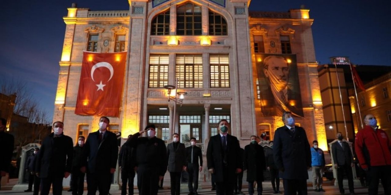 Aksaray 19.21’de İ̇stiklal Marşı İçin Kilitlendi