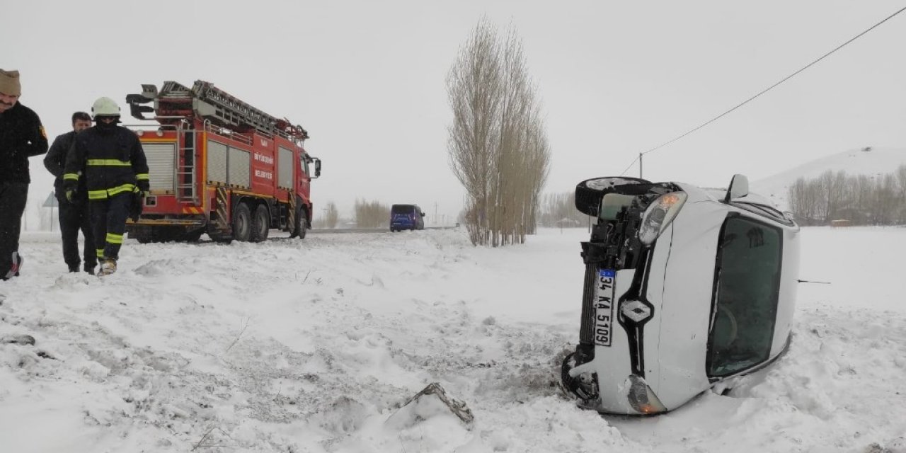 Van’da Etkili Olan Kar Yağışı Kazaları Beraberinde Getirdi