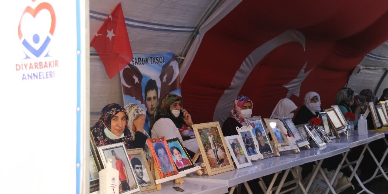 Teröristler, Evladını İstemek İçin Annenin Uzattığı Yasin-i Şerif’e Tekme Attı