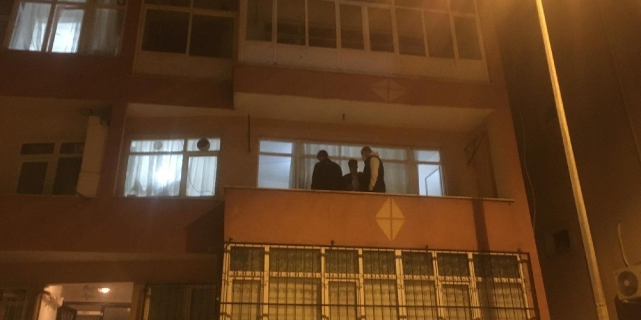 Ümraniye’de Kötü Kokular Gelen Evden Yaşlı Adamın Cesedi Çıktı