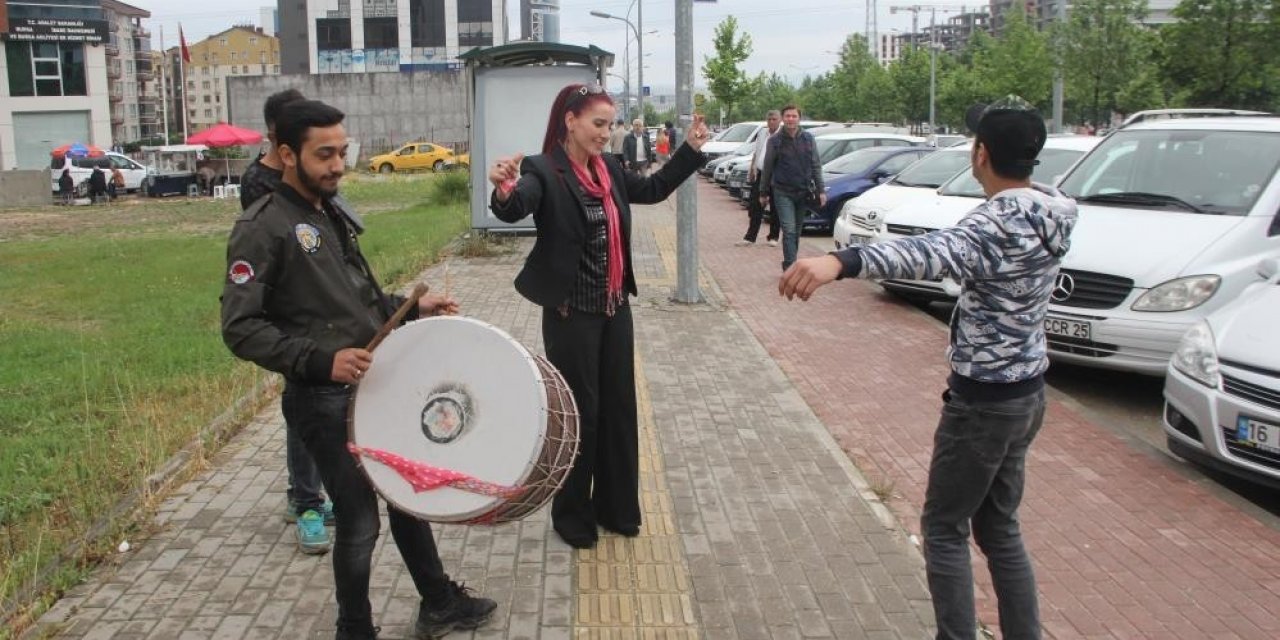 ’boşandım’ Diye Davul Zurna Çaldırdı, Şimdi De Uzaklaştırma Kararı Aldırdı