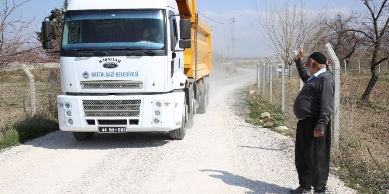 Battalgazi’de Kırsal Mahallelerin Asfalt Sorunu Çözülüyor