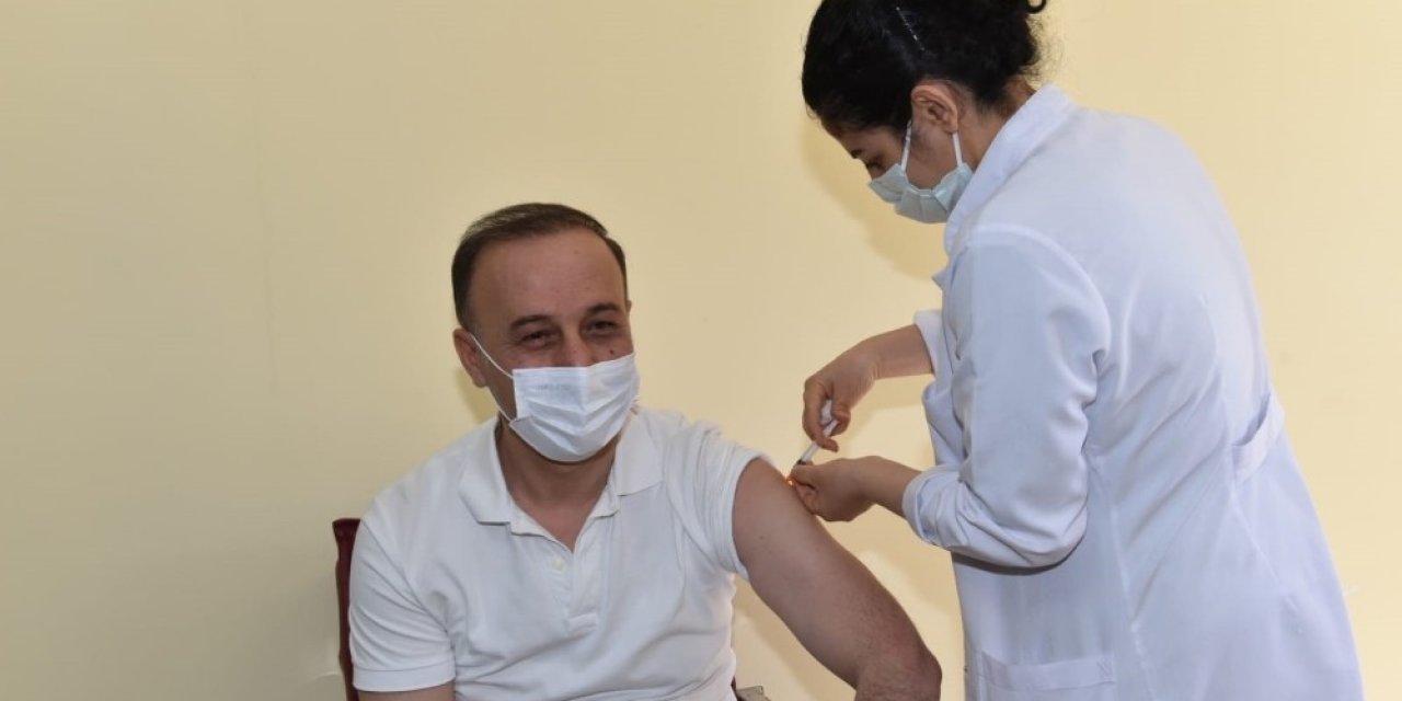 Şanlıurfa Valisi Erin İkinci Doz Aşıyı Da Yaptırdı