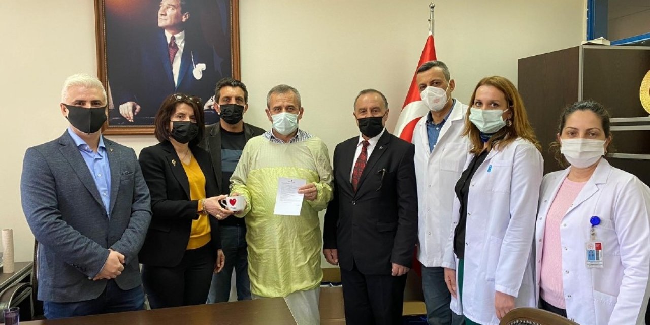 Aliağa Mhp İ̇lçe Teşkilatı Tıp Bayramını Kutladı