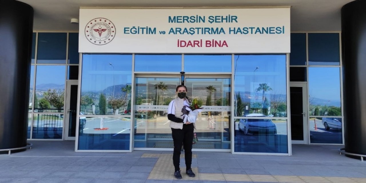 Başkan Tarhan’dan Sağlık Çalışanlarına Çiçek