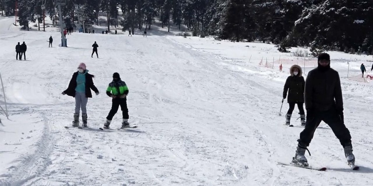 Yalnızçam’da Pistler Kayakseverlerle Doldu