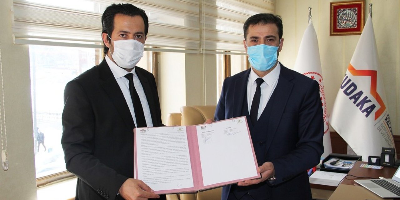 Demirözü Barajına Özendiren Projenin Destek Sözleşmesinin İmzaları Atıldı