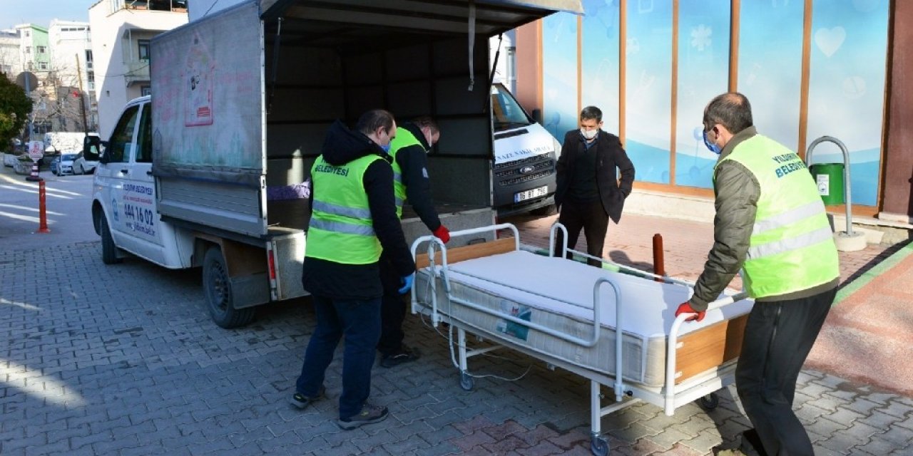 Yıldırım Belediyesi’nden 120 Yaşındaki Emine Teyzeye Hasta Yatağı Yardımı