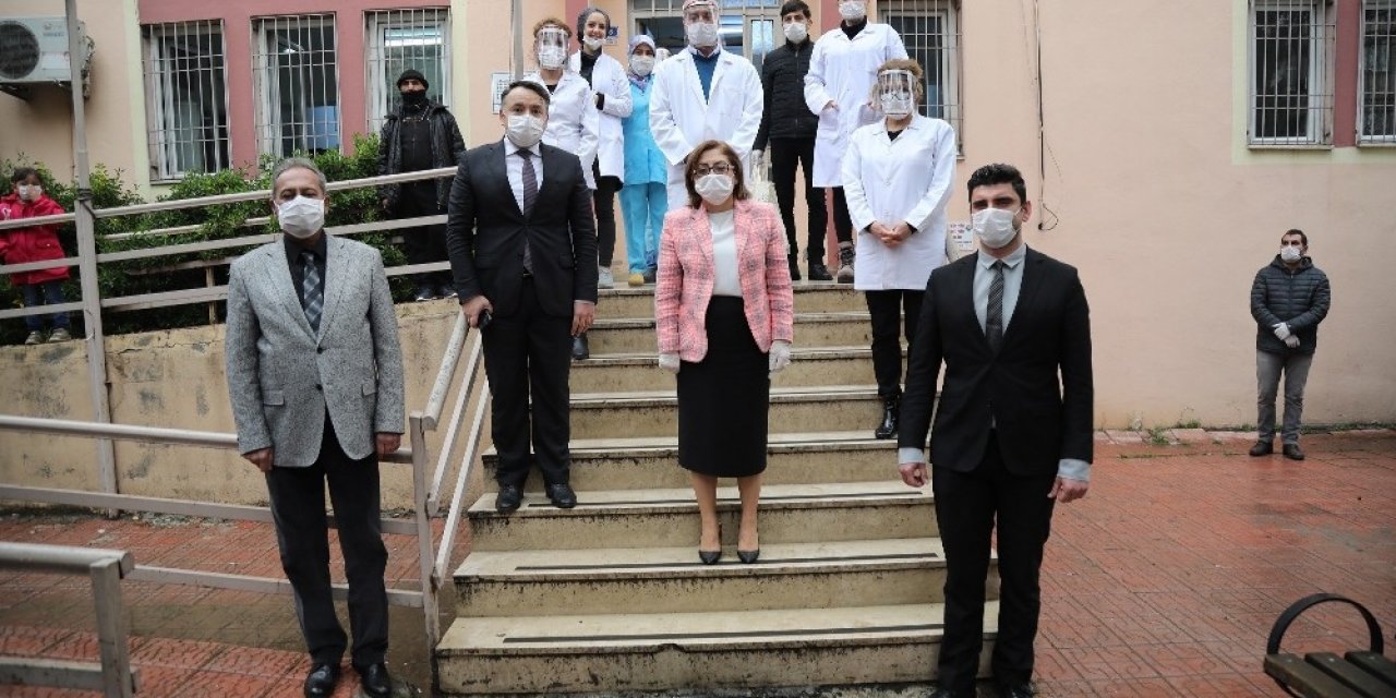 Büyükşehir Pandemide Canla Başla Çalışan Sağlıkçıların Yanında