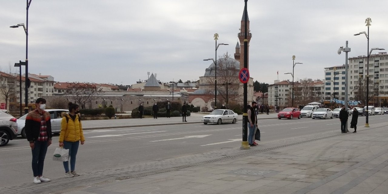 Sivas’ta İ̇stiklal Marşı Okunurken Hayat Durdu